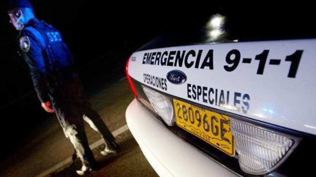  Estaban esperando la AMA en Rio Piedras, llegaron dos tipos y les dieron una pela 