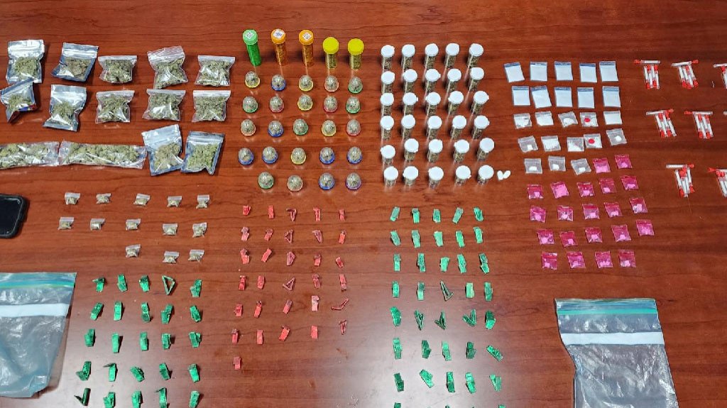  La Polic&iacute;a ocupa drogas en Virgilio D&aacute;vila en Bayam&oacute;n 