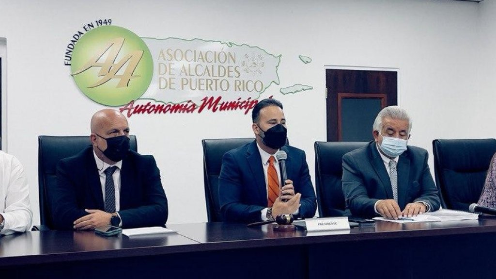  Le tiran asfalto a los municipios del PNP y se olvidan de los populares critican alcaldes de la monta&ntilde;a 
