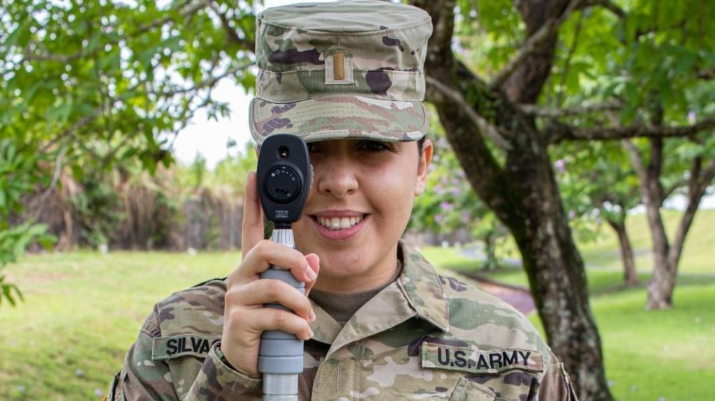  Ponce&ntilde;a obtiene beca del Army para estudiar Optometr&iacute;a 