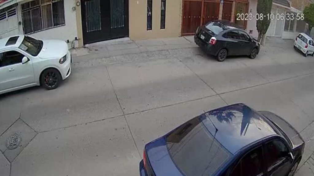  En video momento en que un delincuente asesina una mujer en México 