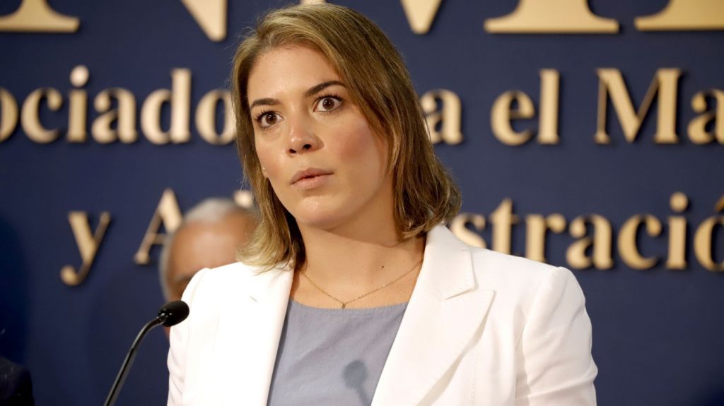  La directora de Transporte Mar&iacute;timo pide comprensi&oacute;n tras esc&aacute;ndalo 