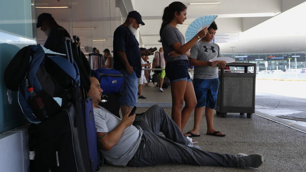  Puertorriqueños desplazados a Florida por María se enfrentan al desamparo 