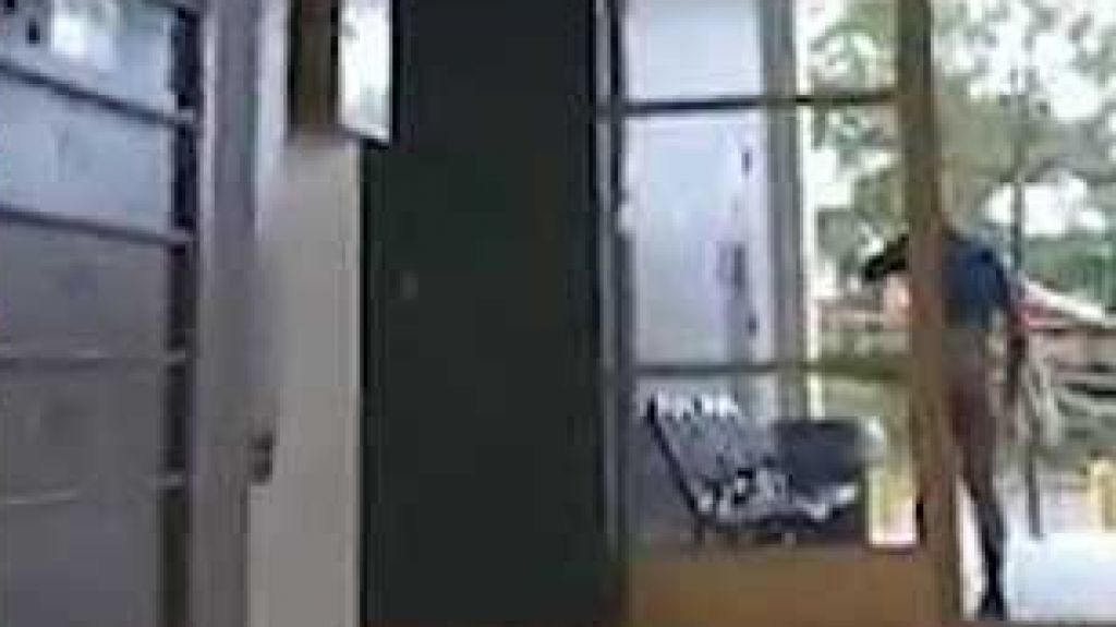  Video: Hombre llega a hospital de Bayamón completamente desnudo 