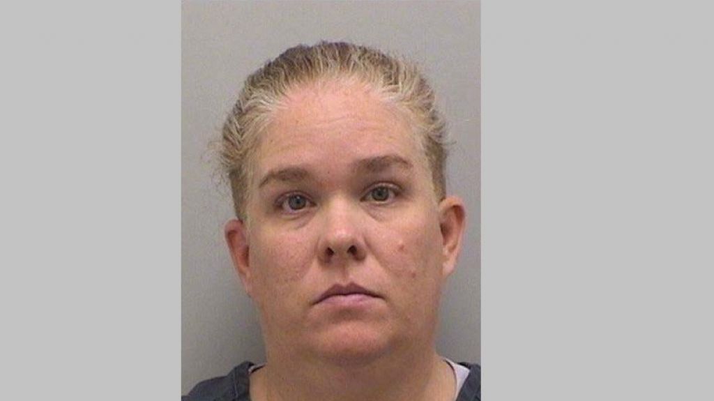  Acusan a una mujer de causar la muerte a su hija tras recaudar dinero para combatir su supuesta enfermedad terminal 