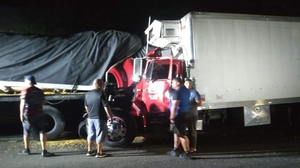  Fotos: Accidente de camiones en Arecibo 