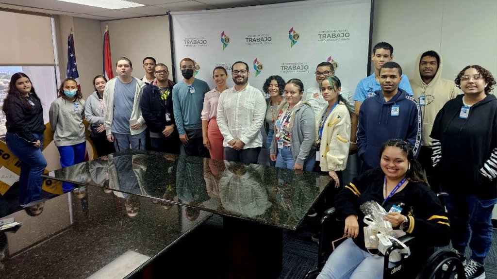  Estudiantes de educación especial inician labores de verano en el Departamento del Trabajo 