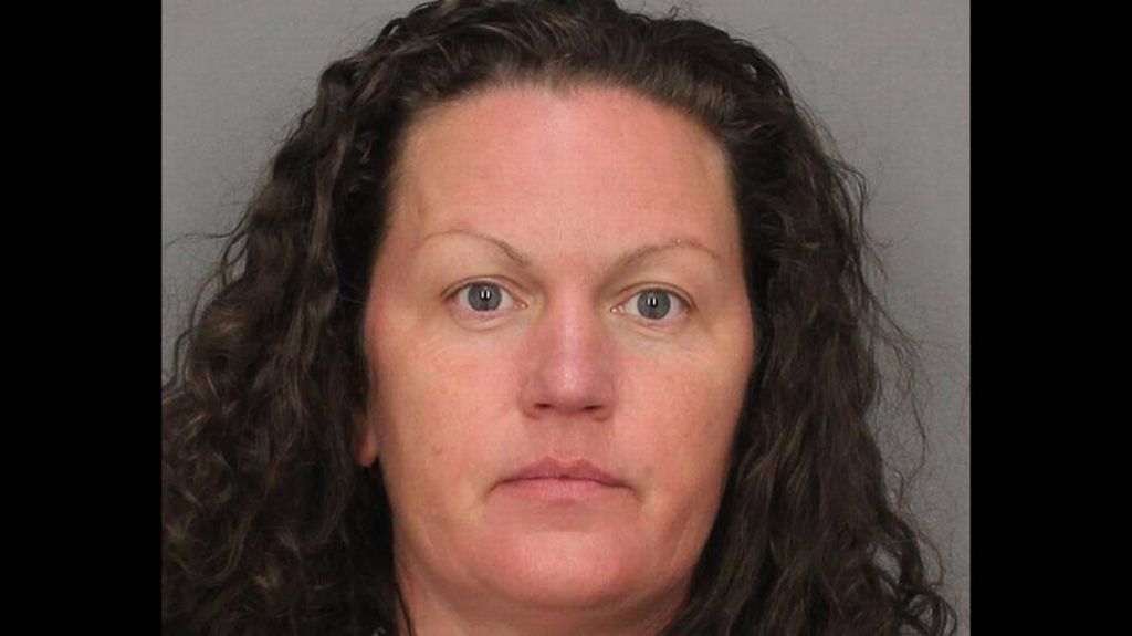  Quiso resolver sus problemas maritales a martillazos, pero el mazo del juez golpe&oacute; m&aacute;s fuerte 