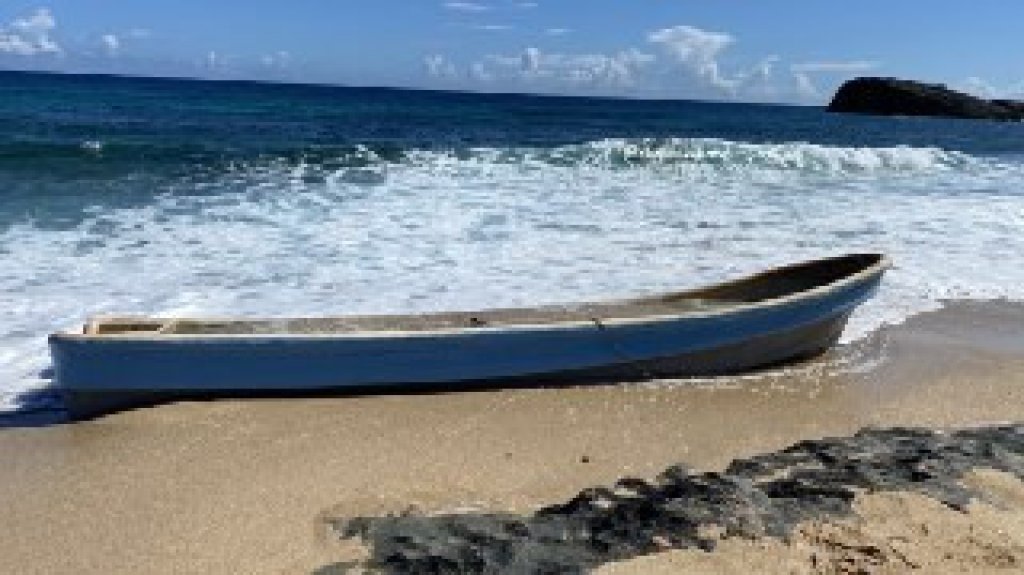  Interceptan embarcaci&oacute;n con 30 personas en aguas de Aguadilla 