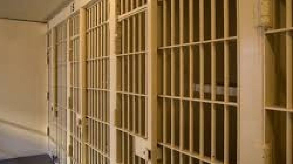  Fianza de $1.8 millones a joven acusado como adulto por asesinar a su padre 