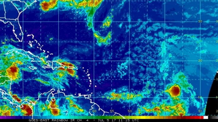Onda tropical produce tiempo inestable, mientras que el Invest 94L permanece con alto potencial ciclÃ³nico. 