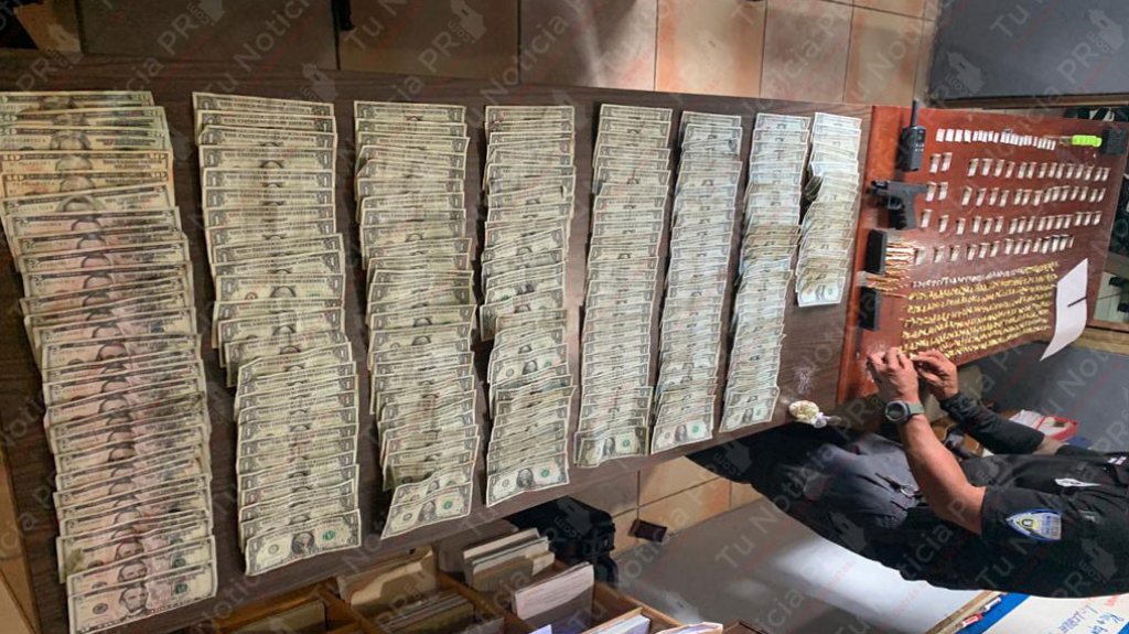  Municipales de San Juan ocupan drogas, dinero, un arma y municiones en residencial publico 