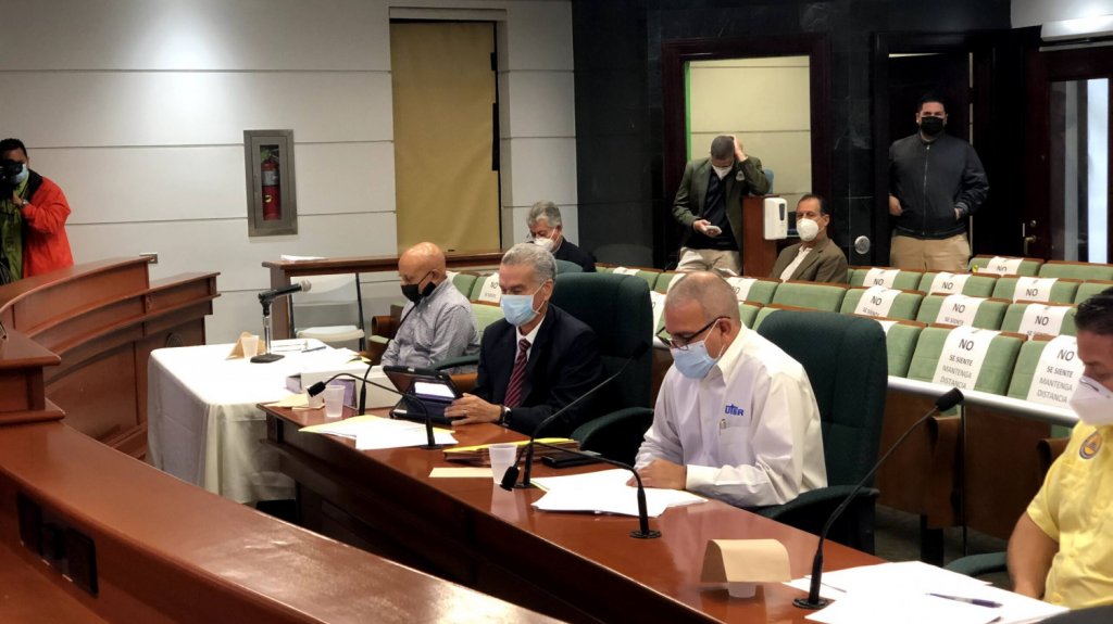  L&iacute;deres sindicales de la AEE reclaman en vista p&uacute;blica cancelaci&oacute;n del contrato con LUMA 