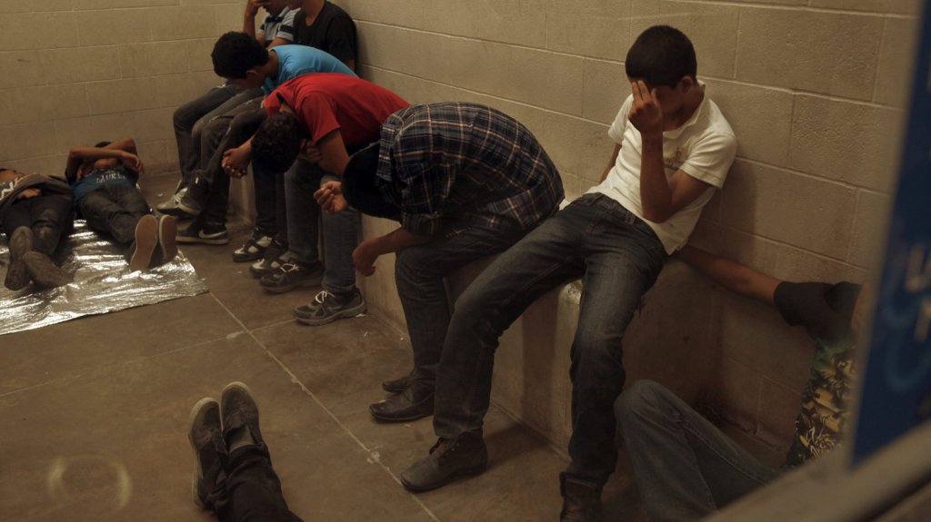  Denuncian torturas a indocumentados africanos en centro de detenci&oacute;n del ICE 