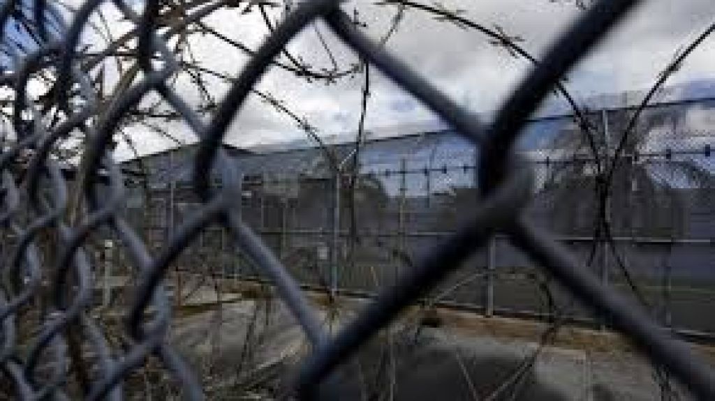  Exponen efectos sociales de traslado confinados fuera de la isla 