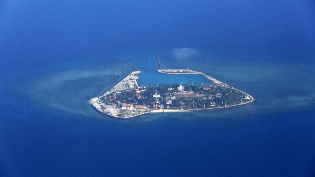  Vea video: Filipinas y EEUU acuerdan garantizar la seguridad mutua en las aguas disputadas con China 