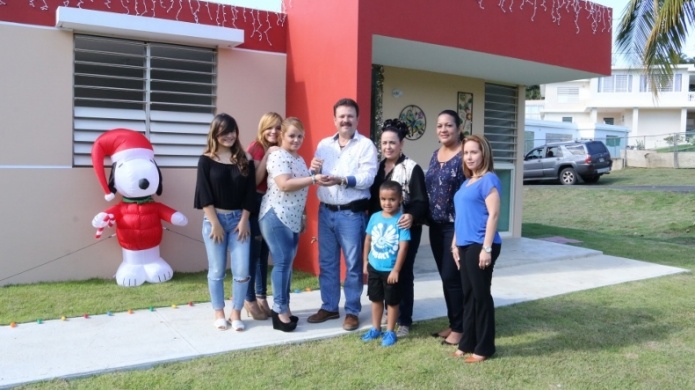 Familia recibe nuevo hogar por parte del municipio de Carolina