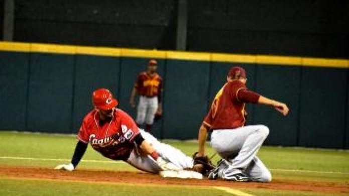 Criollos entran a la serie final con blanqueada 1-0 sobre los Indios