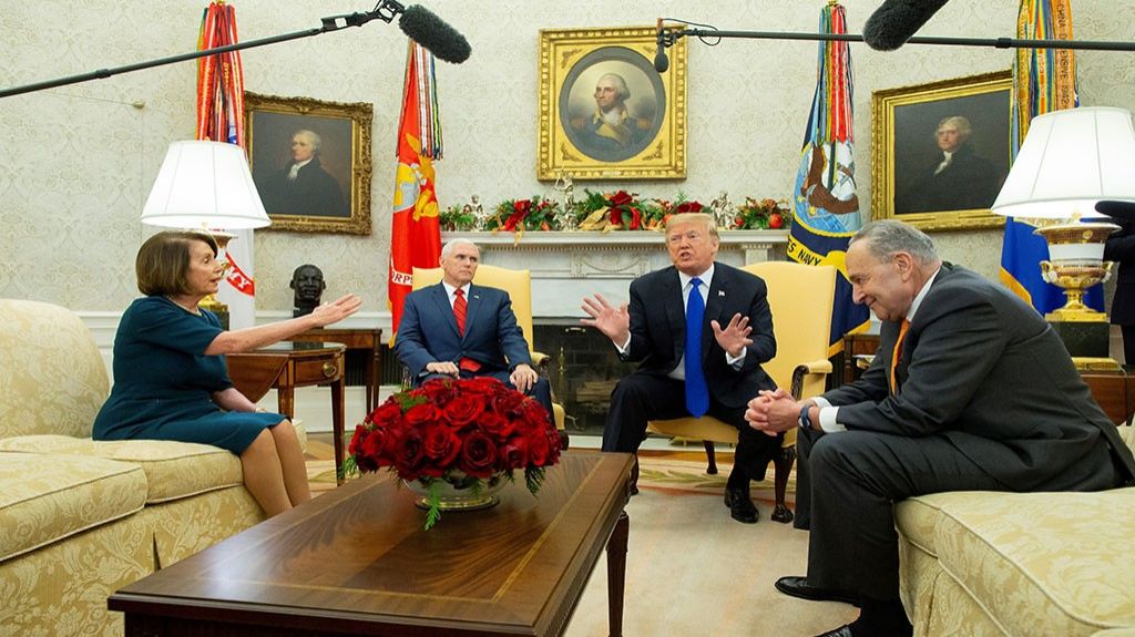  Trump se enroca en su exigencia del muro en una tensa reuni&oacute;n con dem&oacute;cratas 