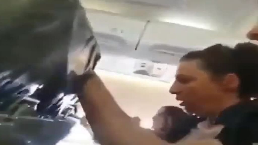  Video: &ldquo;Terror en el aire &ldquo;pasajera capta momento de violenta turbulencia en un avi&oacute;n 
