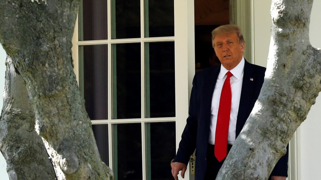  Redes se llenan de mensajes de supremacistas blancos por palabras de Trump 