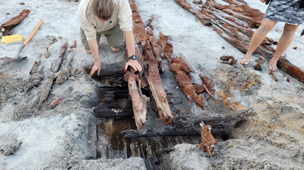  Erosi&oacute;n causada por tormenta Eta descubre nav&iacute;o del siglo XIX en Florida 