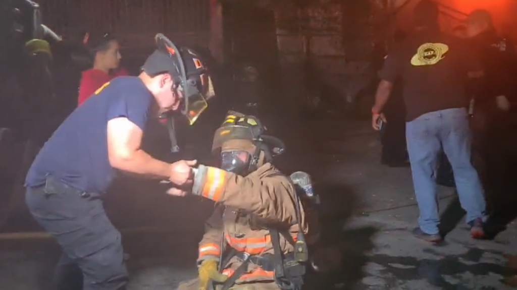  Video: Ahora se registra incendio en taller de mec&aacute;nica en Bayam&oacute;n 