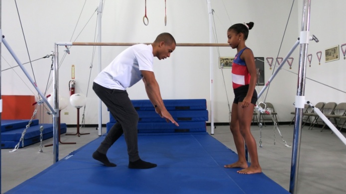 Visitan gimnasios en para orientar sobre requisitos y normativa