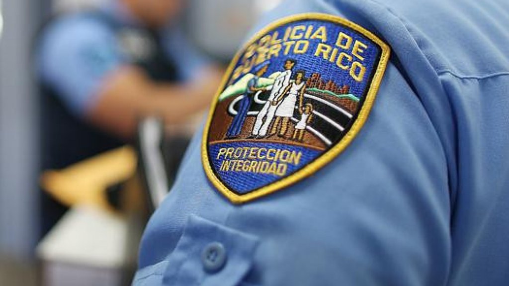  Le roban la pistola del carro en Carolina 