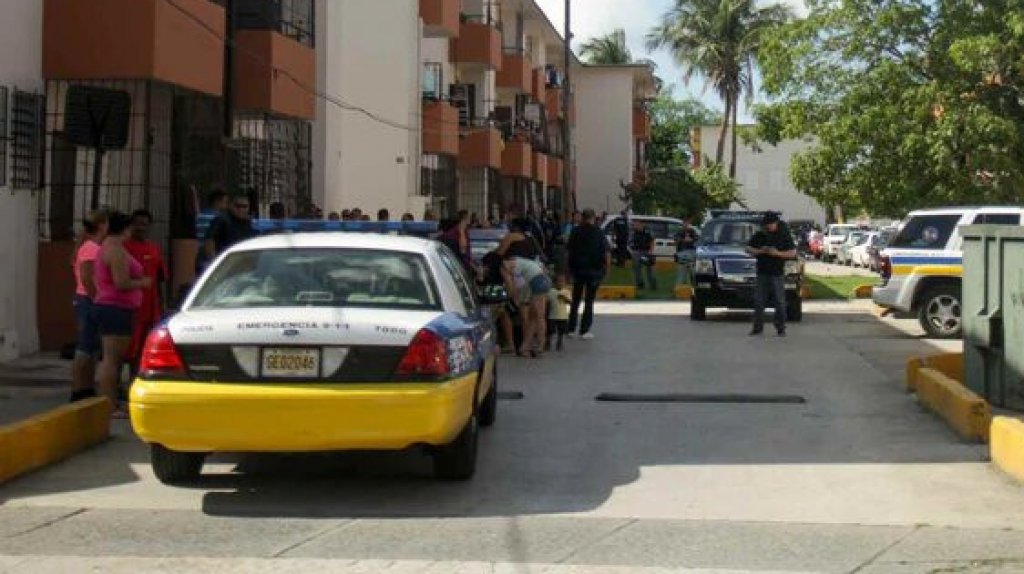  Dos mujeres le dan una paliza a otra en residencial Luis Llorens Torres 