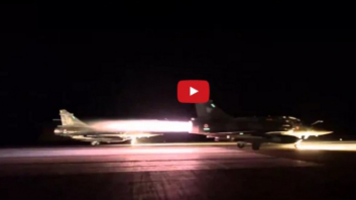 Video: Francia somete a fuertes bombardeos la capital del Estado IslÃ¡mico en Siria