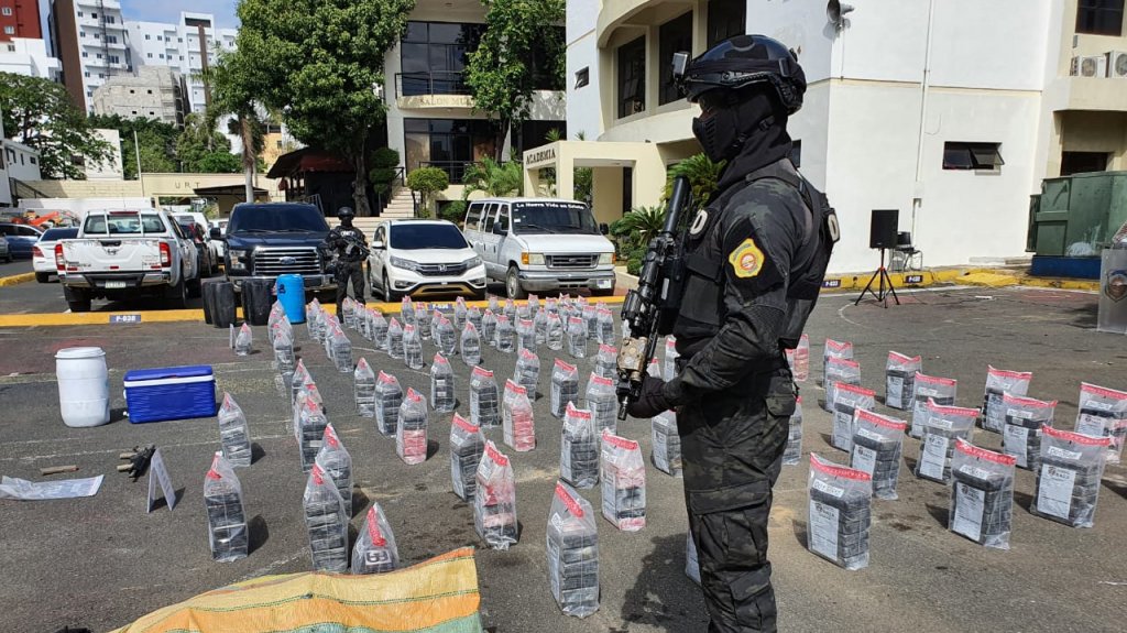  Apresan a cuatro hombres que transportaban 615 paquetes de cocaína a bordo de dos lanchas 