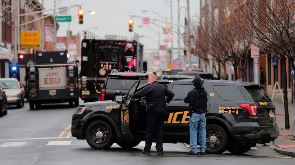  Video: Tiroteo en Nueva Jersey deja seis personas muertas, entre ellos un oficial de polic&iacute;a 