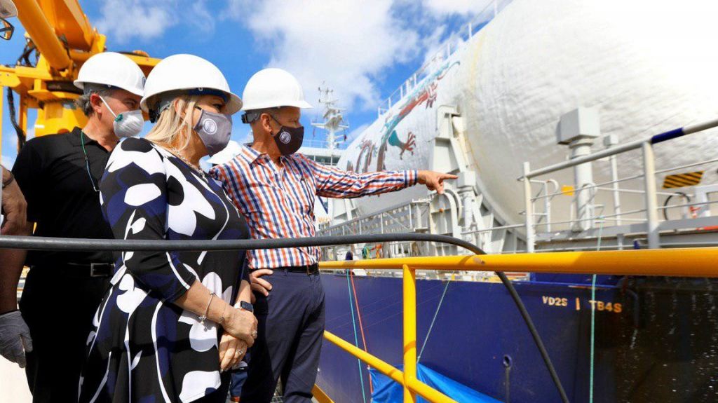  Alegan AEE dio ventaja injusta a New Fortress Energy en contrataci&oacute;n generaci&oacute;n de energ&iacute;a por $1,500 millones 