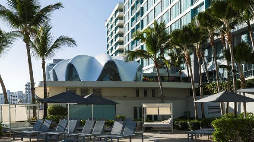  Arrestan a un turista por ley 54 en hotel de Condado 