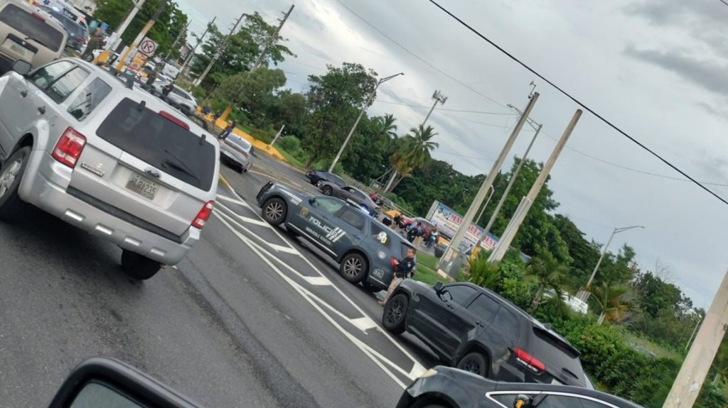  Video: Un muerto y un herido durante persecuci&oacute;n policiaca en Mayaguez 