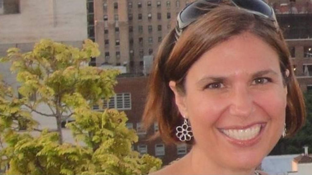  Una jefa de urgencias en Nueva York se suicida, estresada por la COVID-19 