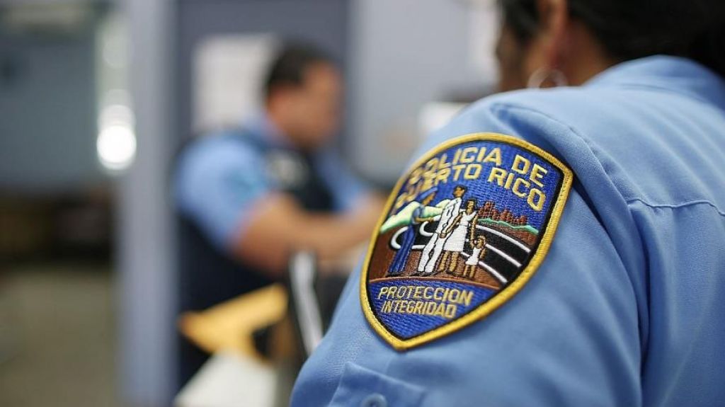  Roban auto de la marquesina de una casa en Barceloneta 