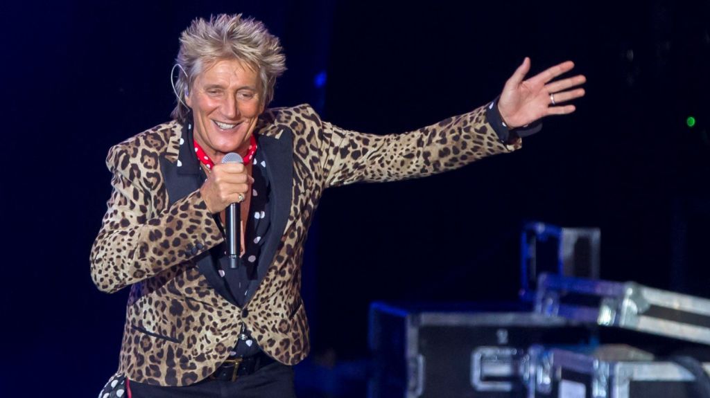  Rod Stewart es acusado de agresi&oacute;n por golpear a guardia en hotel 