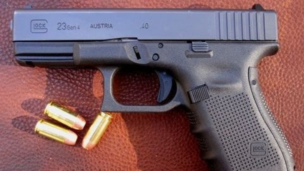  Roban pistola desde un sal&oacute;n de clases en Vega Baja 