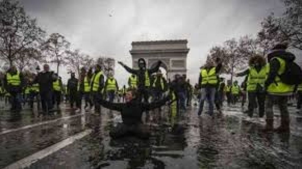  Vea video: Francia se enfrenta a las primeras protestas del a&ntilde;o de los "chalecos amarillos" 