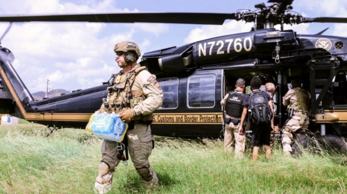 Fotos: Llega FEMA con helicÃ³pteros para llevar agua y suministros a varios pueblos 