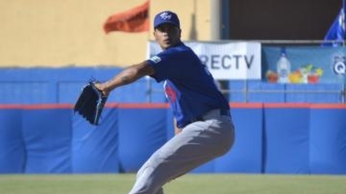 Fernando Cruz establece marca de ponches