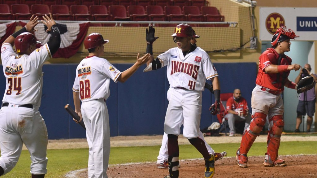  Jonr&oacute;n de Nieves le da la victoria a los Indios 