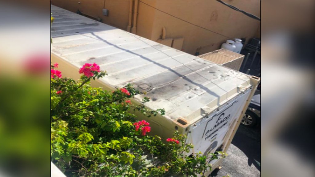  Protestas en ciudad hispana de Florida por contenedor de funeraria 