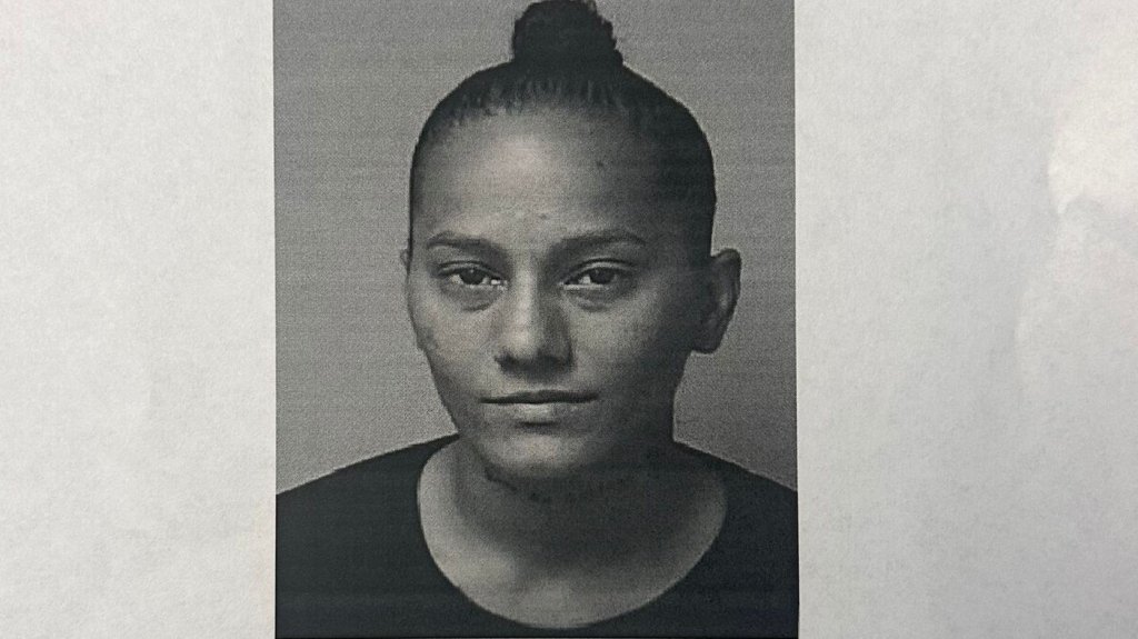  Cogi&oacute; una tarjeta ATH que no era de ella en Naguabo y comenz&oacute; a &ldquo;Darle Palos&rdquo; 