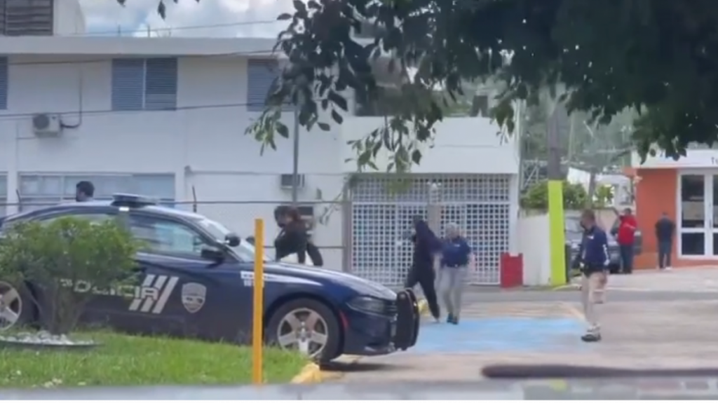  Video del momento en que entregan a joven secuestrada en Gurabo 