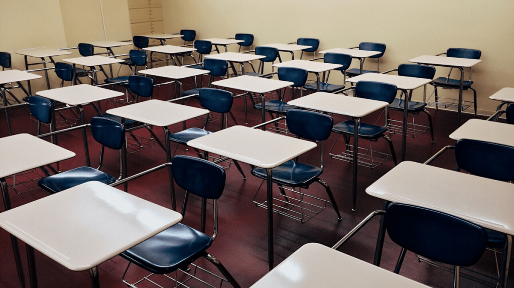  Cerca de 1,475 estudiantes de escuelas postsecundarias del DE recibir&aacute;n un pago de 1,100 d&oacute;lares 