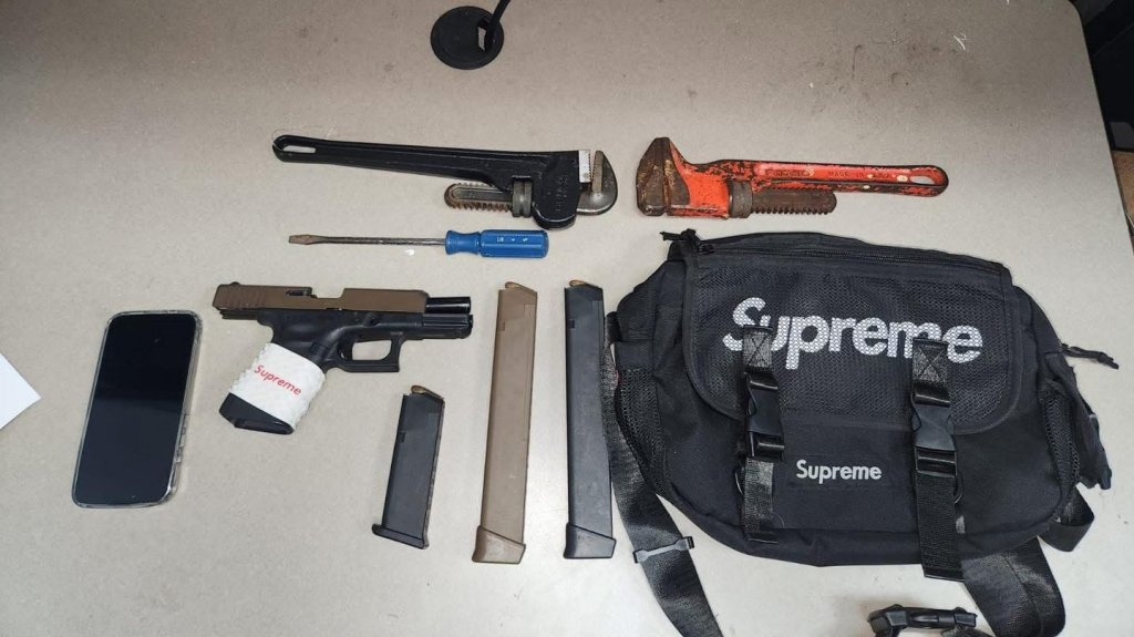  Persecución a carro robado en Peñuelas termina con un joven 21 años arrestado 
