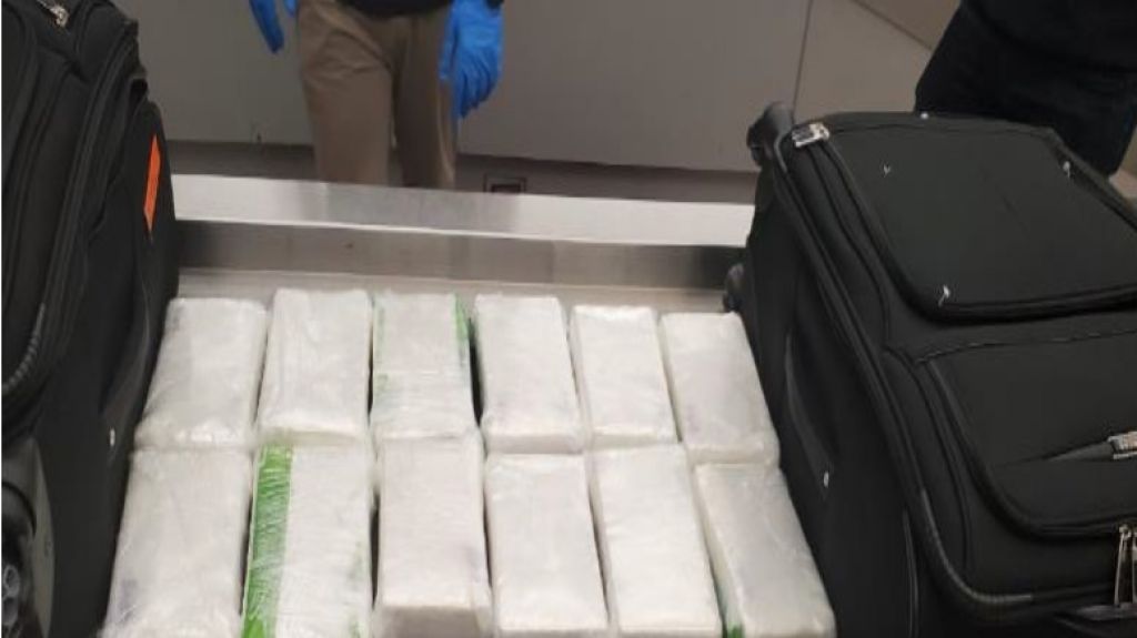  Decomisan 24 libras de coca&iacute;na de pasajero en Aeropuerto Internacional Luis Mu&ntilde;oz Mar&iacute;n 